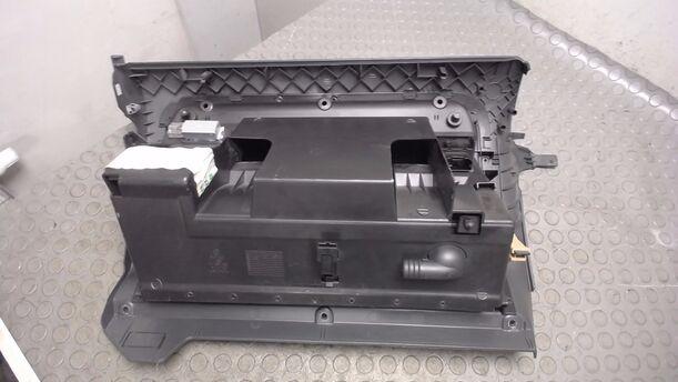 Foto: HANDSCHUHFACH eines VW Golf 1.4 Style