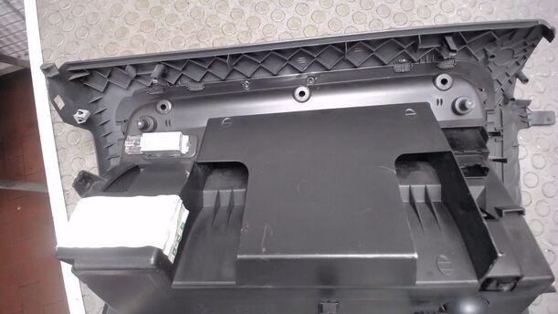 Foto: HANDSCHUHFACH eines VW Golf 1.4 Style