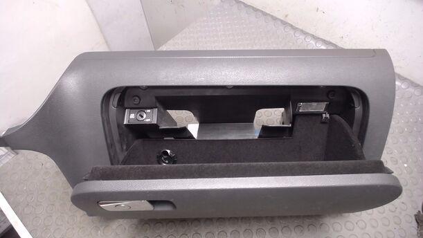 Foto: HANDSCHUHFACH eines VW Golf 1.4 Style
