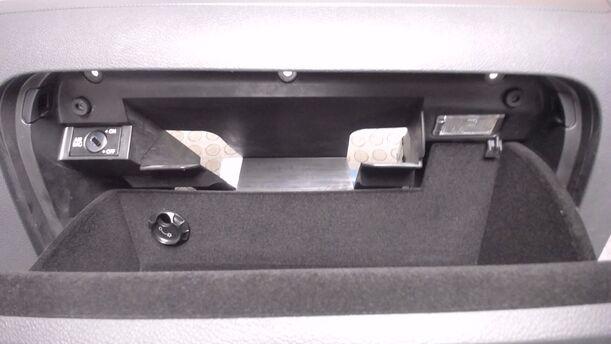 Foto: HANDSCHUHFACH eines VW Golf 1.4 Style