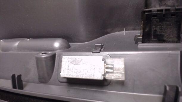 Foto: HANDSCHUFACH eines VW Golf Plus 2.0 FSI Style
