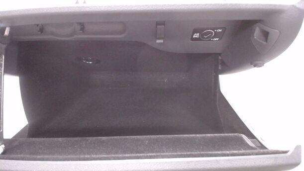 Foto: HANDSCHUFACH eines VW Golf Plus 2.0 FSI Style