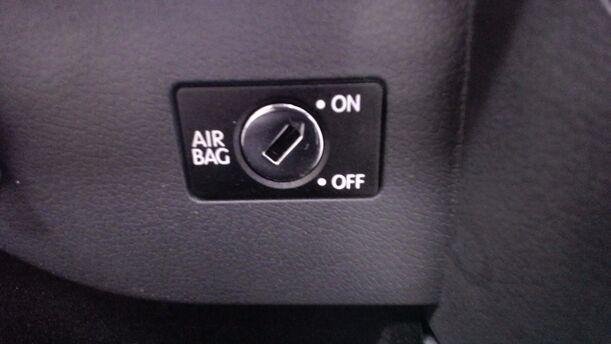Foto: HANDSCHUFACH eines VW Golf Plus 2.0 FSI Style