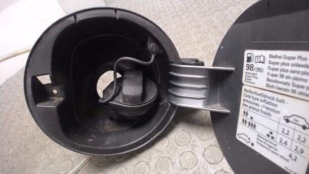 Foto: TANKKLAPPE/ TANKDECKEL ( GOLF PLUS ) eines VW Golf Plus 2.0 FSI Style