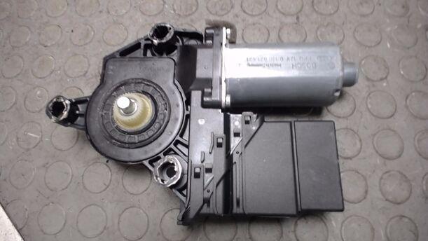 Foto: FENSTERHEBERMOTOR HINTEN LINKS eines VW Golf Plus 2.0 FSI Style