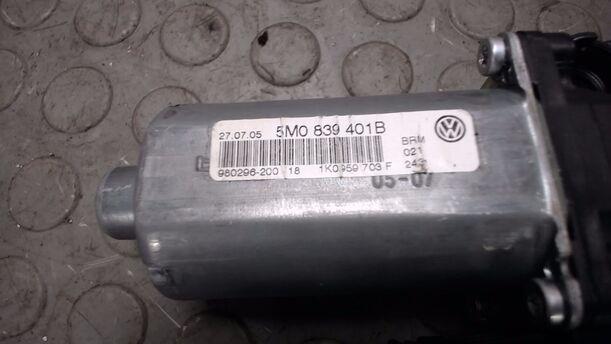 Foto: FENSTERHEBERMOTOR HINTEN LINKS eines VW Golf Plus 2.0 FSI Style