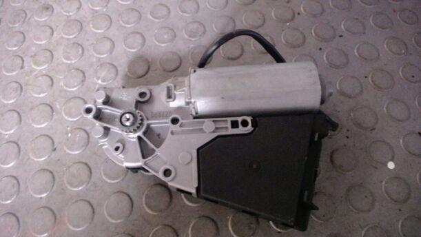Foto: SCHIEBEDACHMOTOR eines VW Golf Plus 2.0 FSI Style
