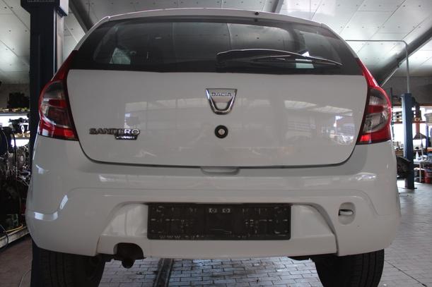 Foto: STOSSFÄNGER / STOSSTANGE HINTEN eines Dacia Sandero 1.2 16V Style