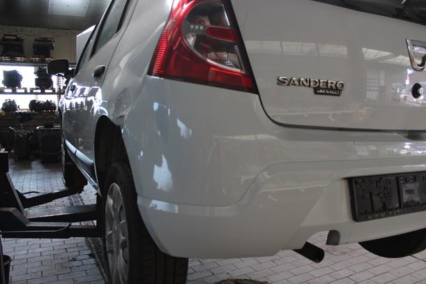 Foto: STOSSFÄNGER / STOSSTANGE HINTEN eines Dacia Sandero 1.2 16V Style