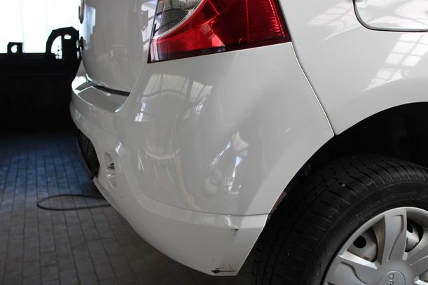 Foto: STOSSFÄNGER / STOSSTANGE HINTEN eines Dacia Sandero 1.2 16V Style
