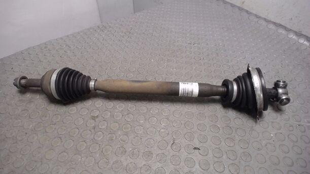 Foto: ANTRIEBSWELLE LINKS ( SCHALTGETRIEBE ) eines Dacia Sandero 1.2 16V Style