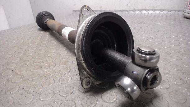 Foto: ANTRIEBSWELLE LINKS ( SCHALTGETRIEBE ) eines Dacia Sandero 1.2 16V Style