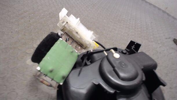 Foto: HEIZUNGSGEBLÄSE ( OHNE KLIMAANLAGE ) eines Dacia Sandero 1.2 16V Style