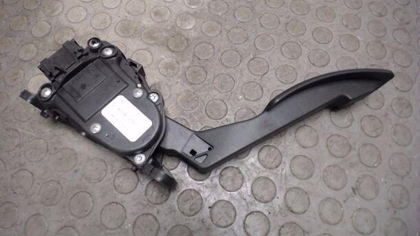 Foto: GASPEDAL ( SCHALTGETRIEBE ) eines Dacia Sandero 1.2 16V Style
