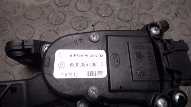 Foto: GASPEDAL ( SCHALTGETRIEBE ) eines Dacia Sandero 1.2 16V Style