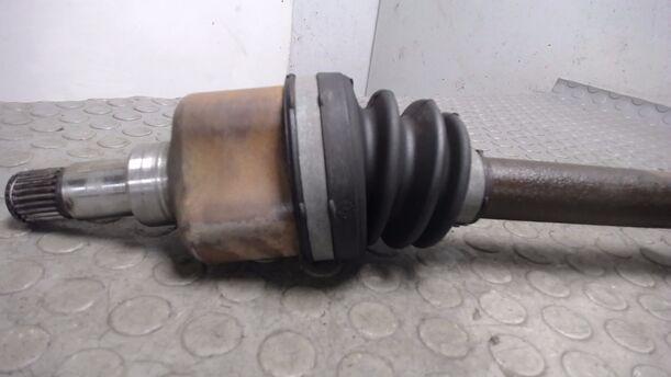 Foto: ANTRIEBSWELLE LINKS ( SCHALTGETRIEBE ) eines Ford C-MAX 1.6 Style