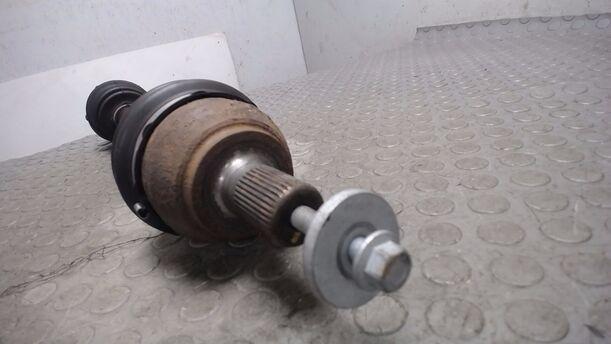 Foto: ANTRIEBSWELLE LINKS ( SCHALTGETRIEBE ) eines Ford C-MAX 1.6 Style