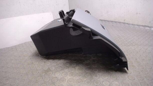 Foto: HANDSCHUFACH eines Ford C-MAX 1.6 Style