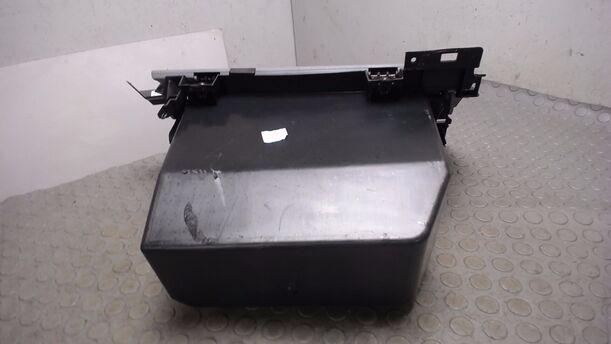 Foto: HANDSCHUFACH eines Ford C-MAX 1.6 Style