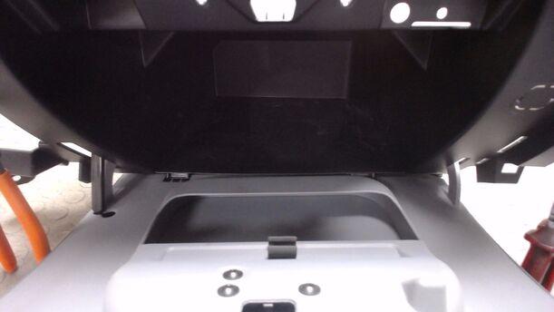 Foto: HANDSCHUFACH eines Ford C-MAX 1.6 Style