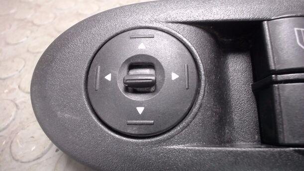 Foto: SCHALTEREINHEIT TÜR VORNE LINKS eines Ford C-MAX 1.6 Style