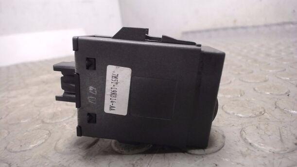 Foto: SCHALTER SITZHEIZUNG VORNE eines Ford C-MAX 1.6 Style