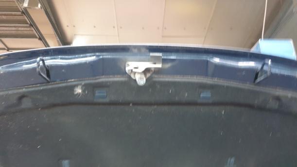 Foto: MOTORHAUBE eines Volvo S60 2.4 Style