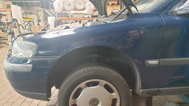 Foto: KOTFLÜGEL VORNE LINKS eines Volvo S60 2.4 Style