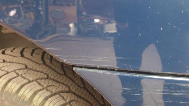 Foto: KOTFLÜGEL VORNE RECHTS eines Volvo S60 2.4 Style
