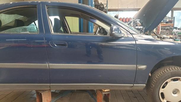 Foto: TÜR VORNE RECHTS eines Volvo S60 2.4 Style
