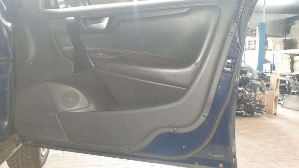 Foto: TÜR VORNE RECHTS eines Volvo S60 2.4 Style