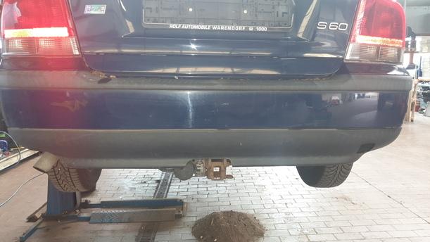 Foto: STOSSSTANGE / STOSSFÄNGER HINTEN eines Volvo S60 2.4 Style