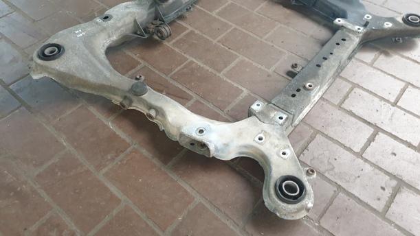 Foto: VORDERACHSE/ ACHSE VORN eines Volvo S60 2.4 Style