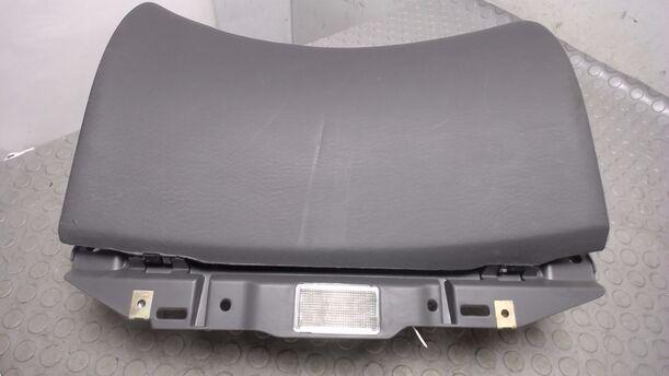 Foto: HANDSCHUFACH eines Volvo S60 2.4 Style