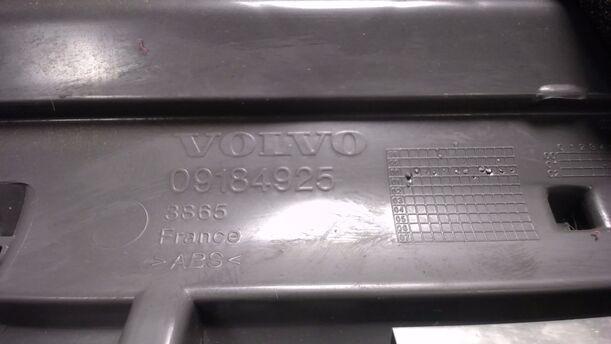 Foto: HANDSCHUFACH eines Volvo S60 2.4 Style