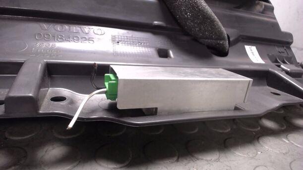 Foto: HANDSCHUFACH eines Volvo S60 2.4 Style
