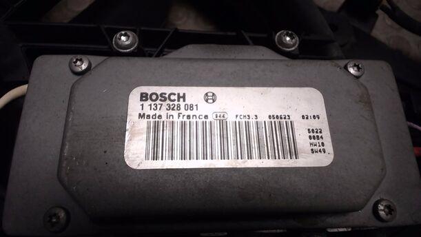 Foto: ELEKTROLÜFTER eines Volvo S60 2.4 Style