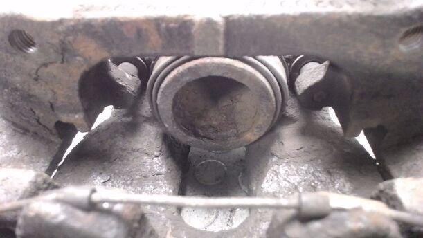 Foto: BREMSSATTEL VORNE LINKS eines Volvo S60 2.4 Style