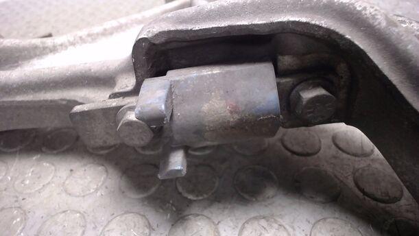 Foto: QUERLENKER VORN LINKS eines Volvo S60 2.4 Style