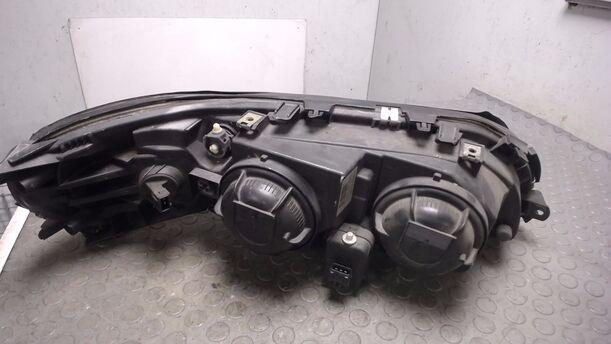 Foto: SCHEINWERFER LINKS eines Volvo S60 2.4 Style