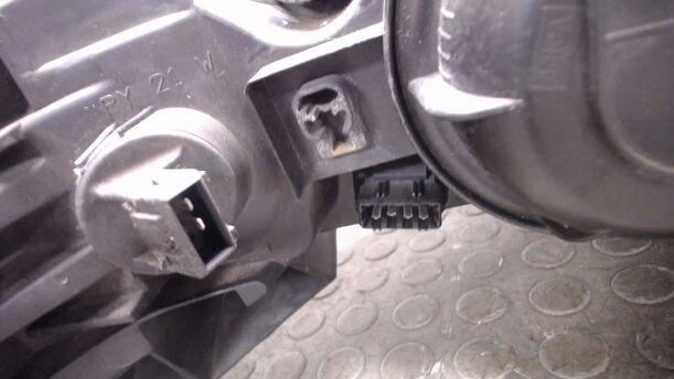 Foto: SCHEINWERFER LINKS eines Volvo S60 2.4 Style