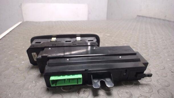 Foto: FENSTERHEBERSCHALTER eines Volvo S60 2.4 Style