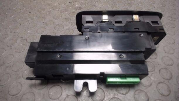 Foto: FENSTERHEBERSCHALTER eines Volvo S60 2.4 Style