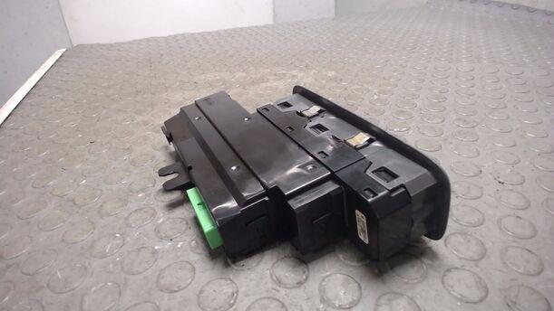 Foto: FENSTERHEBERSCHALTER eines Volvo S60 2.4 Style