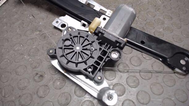Foto: FENSTERHEBER ELEKTRISCH HINTEN LINKS eines Volvo S60 2.4 Style