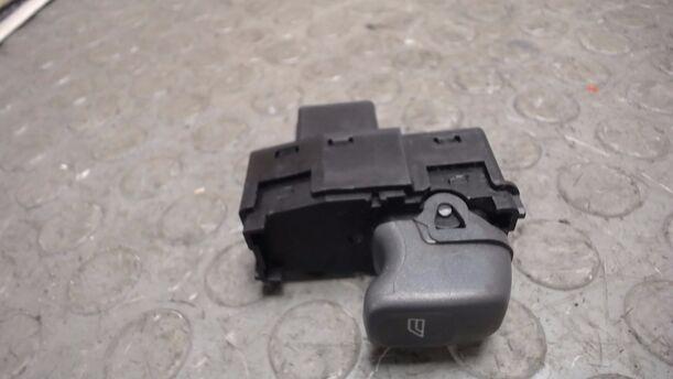 Foto: FENSTERHEBERSCHALTER HINTEN eines Volvo S60 2.4 Style