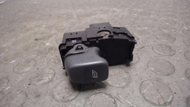Foto: FENSTERHEBERSCHALTER HINTEN eines Volvo S60 2.4 Style