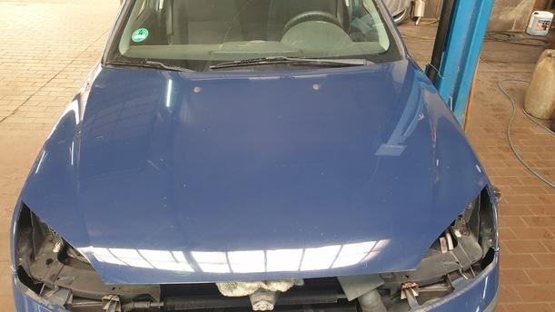 Foto: MOTORHAUBE eines Ford Mondeo 1.8 Turnier Style