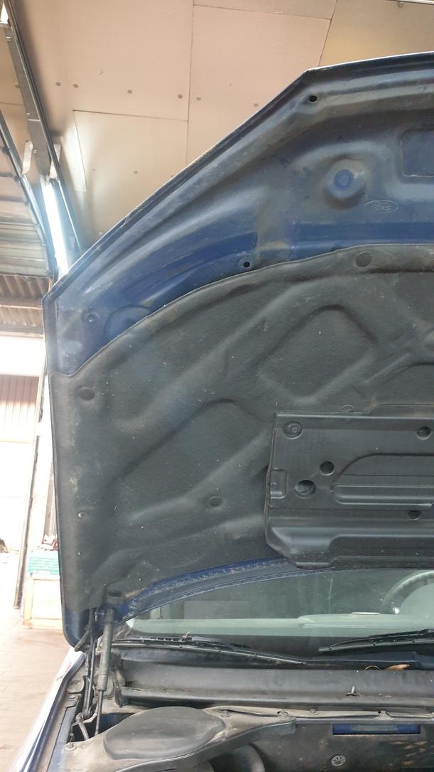 Foto: MOTORHAUBE eines Ford Mondeo 1.8 Turnier Style