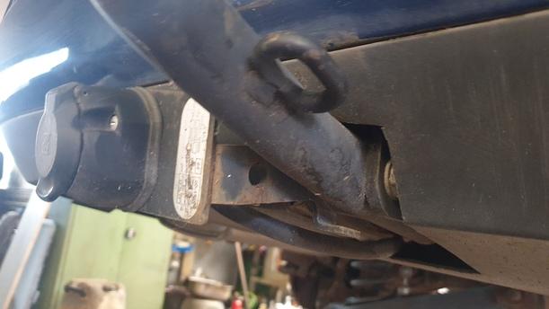 Foto: STOSSFÄNGER / STOSSSTANGE HINTEN ( TURNIER ) eines Ford Mondeo 1.8 Turnier Style